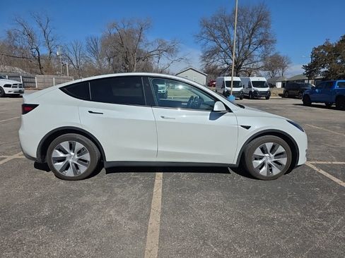 Used 2023 Tesla Model Y Long Range image 12