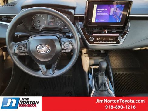 Used 2025 Toyota Corolla LE w/ LE Premium Package image 27