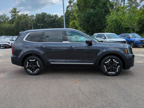Certified 2025 Kia Telluride S FWD image 4