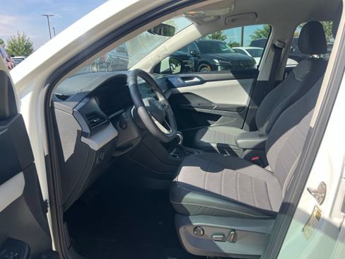 Used 2023 Volkswagen Taos SE w/ Black Wheel Package FWD image 22