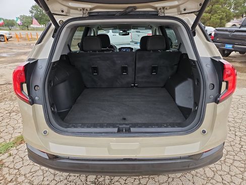 Used 2023 GMC Terrain SLE w/ Driver Convenience Package FWD image 15