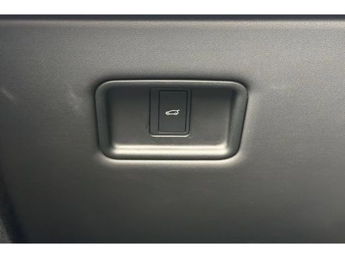 Used 2025 Land Rover Range Rover Sport SE AWD/4WD image 32