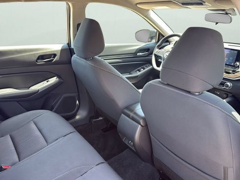 Used 2025 Nissan Altima 2.5 SV FWD image 28