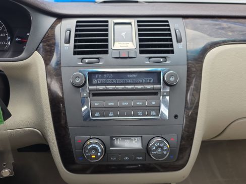 Used 2011 Cadillac DTS Luxury image 26