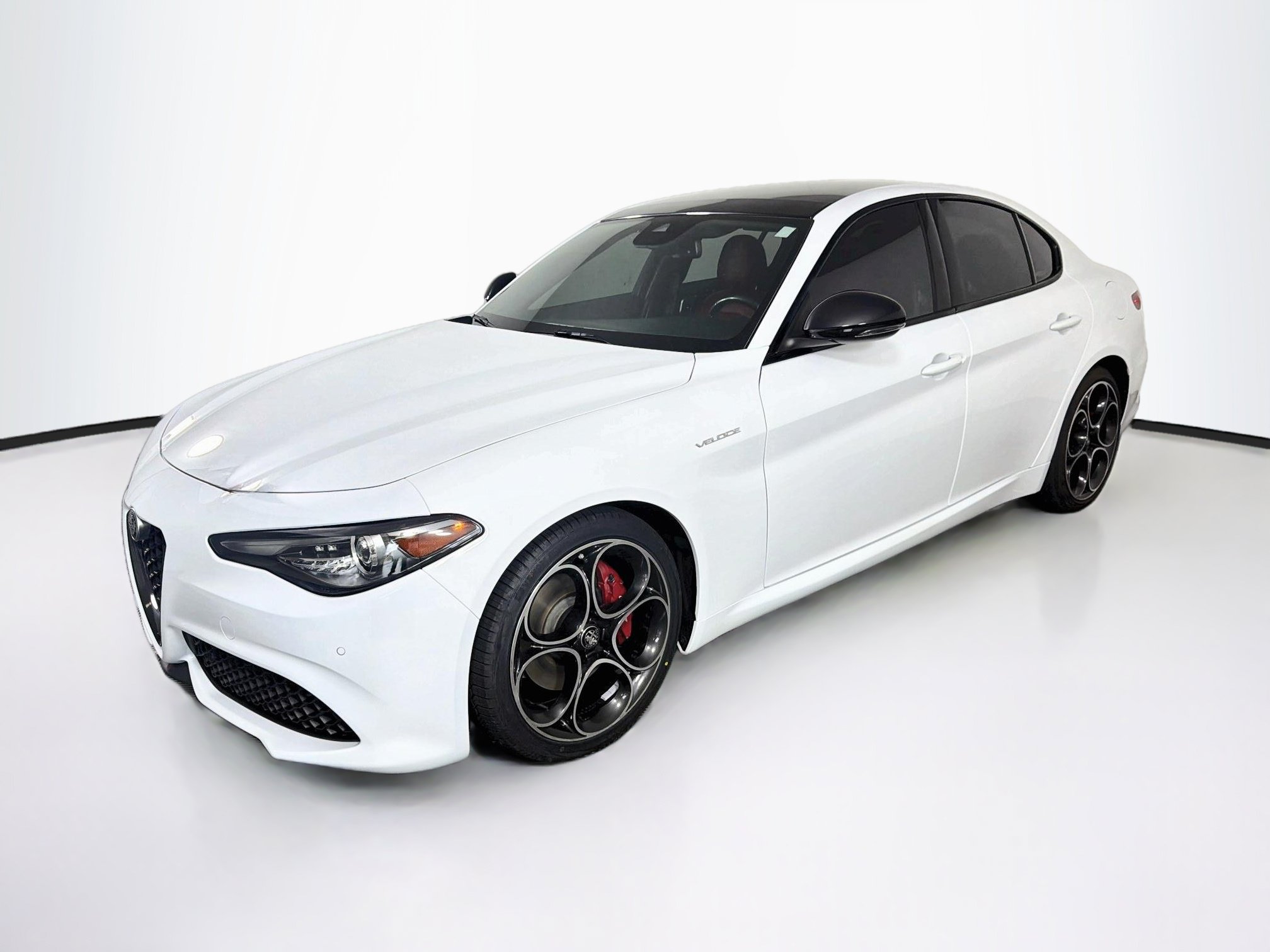 Used 2023 Alfa Romeo Giulia Veloce RWD image 3