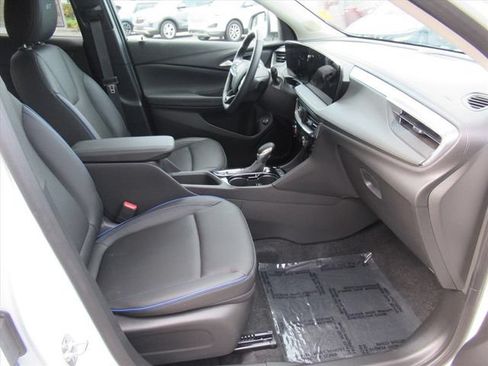 Used 2026 Buick Encore GX Sport Touring w/ Advanced Technology Package FWD image 10