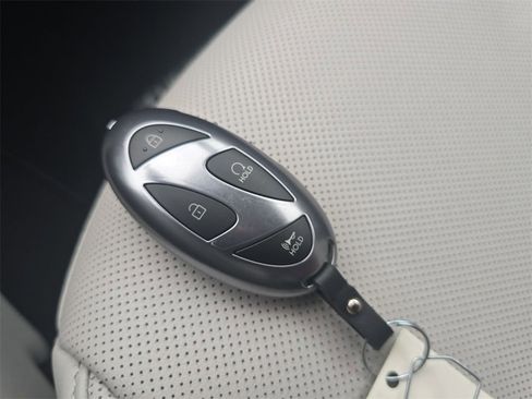 Used 2025 Hyundai Tucson Limited AWD/4WD image 33