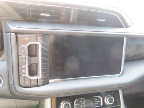 Used 2024 GMC Yukon Denali w/ Advanced Technology Package RWD image 27
