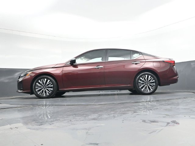 Used 2025 Nissan Altima 2.5 SV FWD image 35