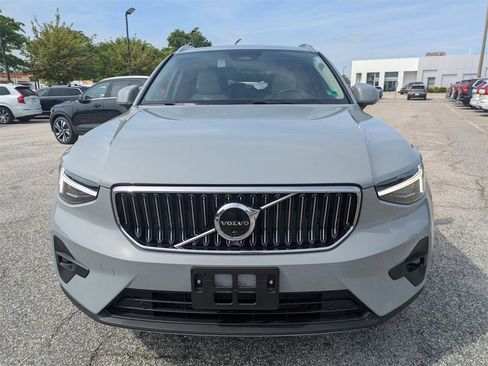 New 2025 Volvo XC40 B5 Plus w/ Climate Package image 9
