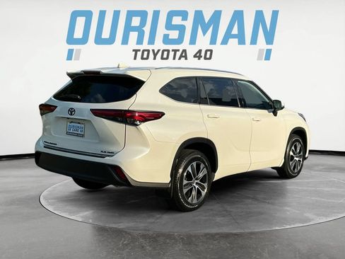 Used 2021 Toyota Highlander XLE AWD/4WD image 7