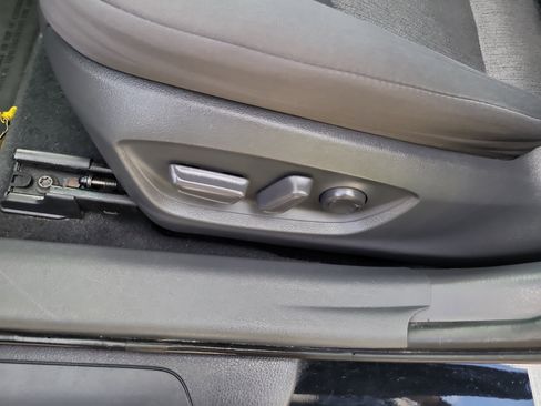 Used 2020 Toyota Camry LE image 19