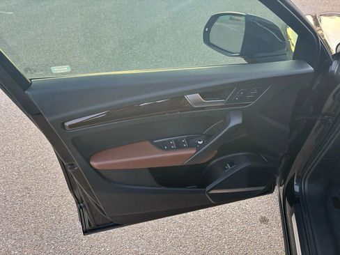 Used 2018 Audi Q5 2.0T Premium Plus w/ Premium Plus Package image 17