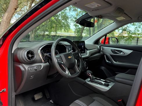 Used 2025 Chevrolet Blazer LT FWD image 32