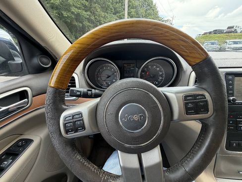 Used 2013 Jeep Grand Cherokee Overland w/ Advance Technology Group RWD image 29