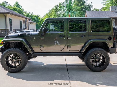 Used 2016 Jeep Wrangler Unlimited Rubicon w/ Connectivity Group image 3