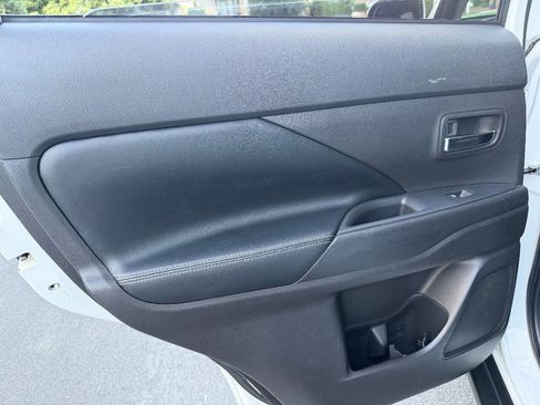 Used 2020 Mitsubishi Outlander SEL image 17