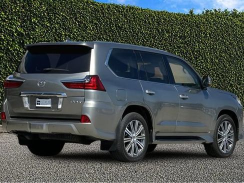 Used 2016 Lexus LX 570 4WD w/ Luxury Package image 4