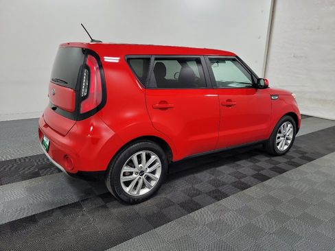 Used 2019 Kia Soul + image 10