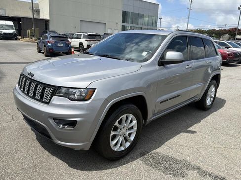 Used 2020 Jeep Grand Cherokee Altitude RWD image 3