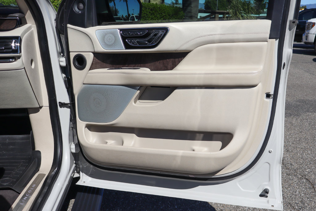 Used 2021 Lincoln Navigator Reserve AWD/4WD image 48