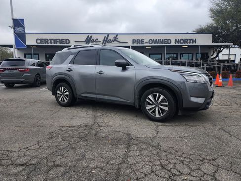Used 2024 Nissan Pathfinder SL image 1