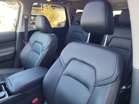 Used 2025 Nissan Pathfinder SL w/ SL Premium Package AWD/4WD image 12