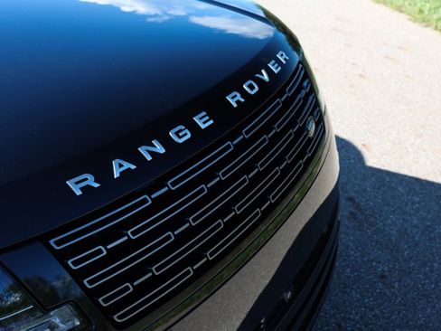 Used 2023 Land Rover Range Rover SE image 12