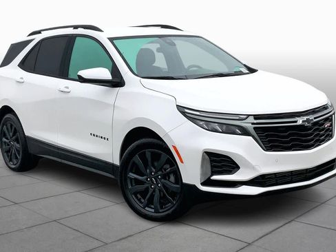 Used 2023 Chevrolet Equinox RS image 3