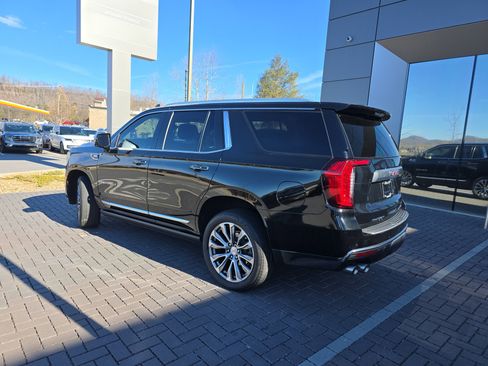 Used 2021 GMC Yukon Denali w/ Denali Premium Package image 9