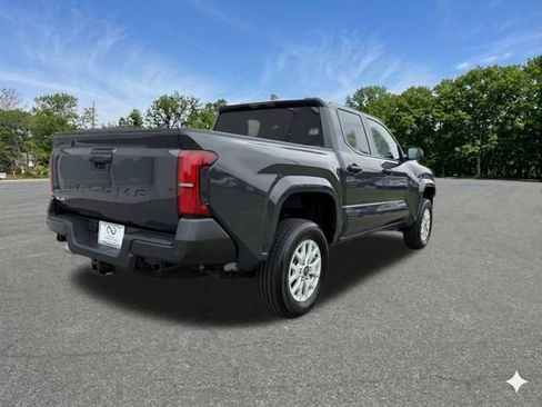 Used 2025 Toyota Tacoma SR w/ SR Upgrade Package AWD/4WD image 9