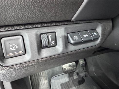 Certified 2023 GMC Acadia SLT w/ Technology Package AWD/4WD image 22