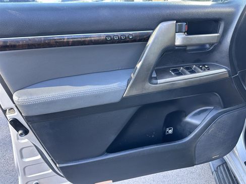 Used 2008 Toyota Land Cruiser image 18