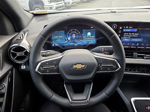New 2026 Chevrolet Equinox LT w/ Convenience Package II image 16