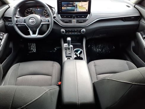 Used 2023 Nissan Altima 2.5 SV w/ SV Premium Package image 10