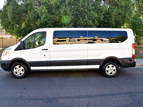 Used 2017 Ford Transit 350 XLT image 4