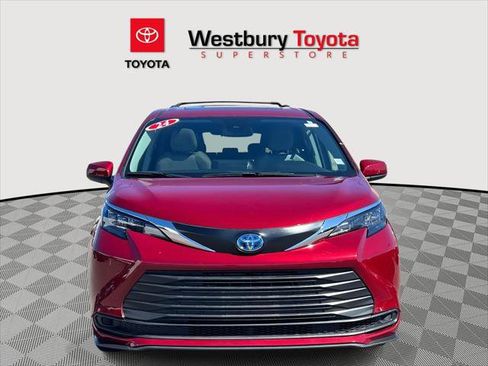 Certified 2024 Toyota Sienna LE w/ LE Plus Package image 3