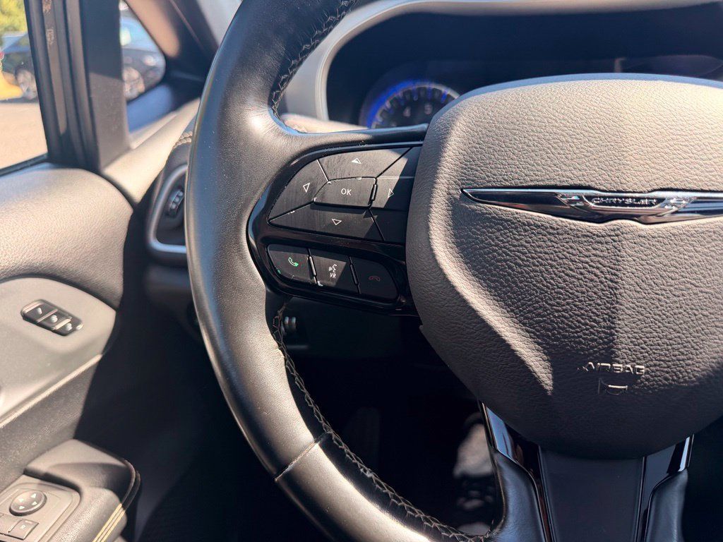 Used 2021 Chrysler Pacifica Touring-L w/ Uconnect Theater Family Group AWD/4WD image 37