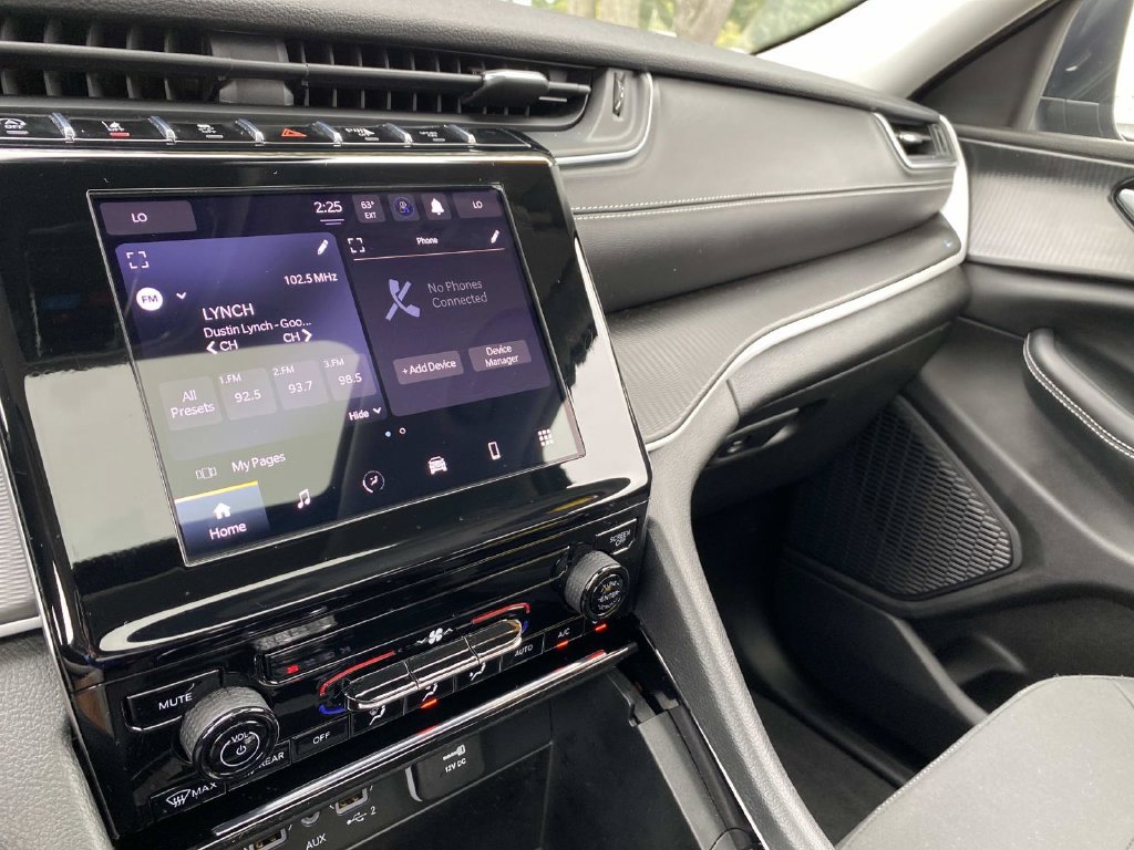 Certified 2023 Jeep Grand Cherokee Laredo X AWD/4WD image 29