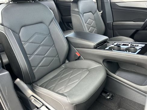 Used 2024 Volkswagen Atlas Cross Sport SE FWD image 27