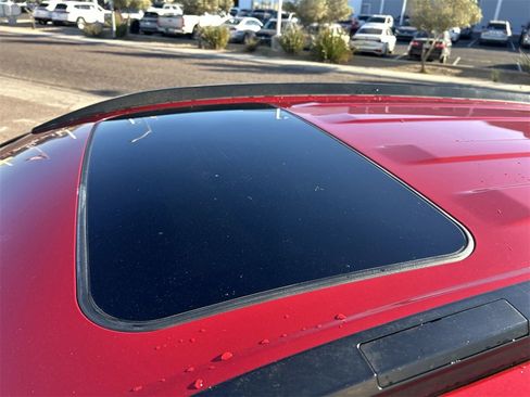 Used 2022 Toyota Corolla Cross XLE image 19