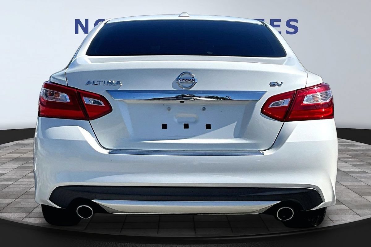 Used 2016 Nissan Altima 2.5 SV w/ Convenience Package FWD image 5
