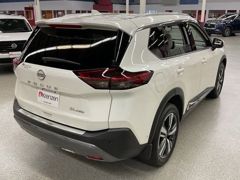 Used 2023 Nissan Rogue SL w/ SL Premium Package image 5