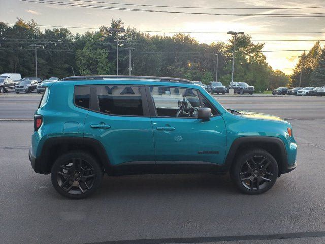 Used 2021 Jeep Renegade Latitude AWD/4WD image 4