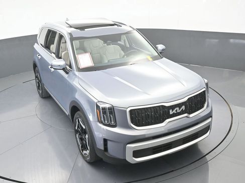 Used 2024 Kia Telluride EX w/ EX Captain's Chair Package image 61