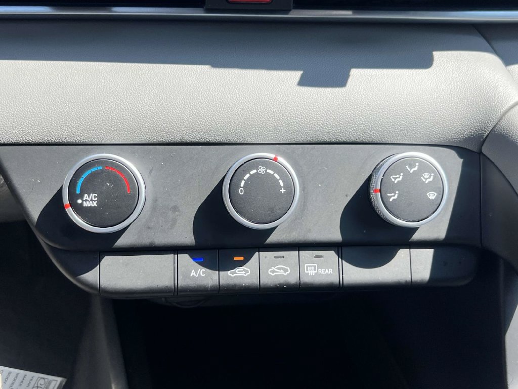 Used 2024 Hyundai Elantra SE FWD image 26
