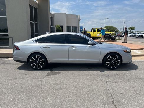 Used 2024 Honda Accord Touring image 4