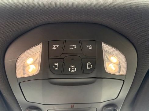 Used 2022 Chrysler Pacifica Limited w/ Uconnect Theater Family Group FWD image 31