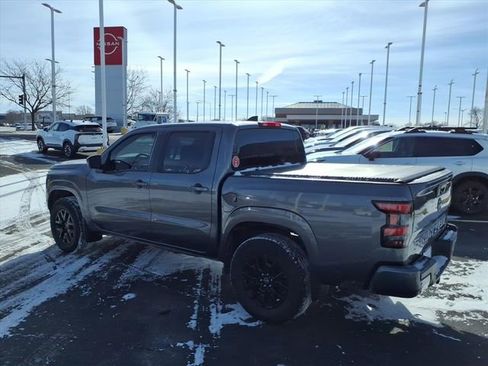 Used 2023 Nissan Frontier SV w/ Midnight Edition Package image 5