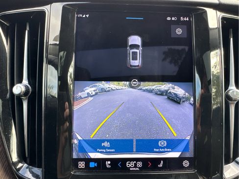 Certified 2023 Volvo XC60 B5 Plus image 32